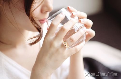 �Ҿ����ң���ɫ��һ�����̻� (1)